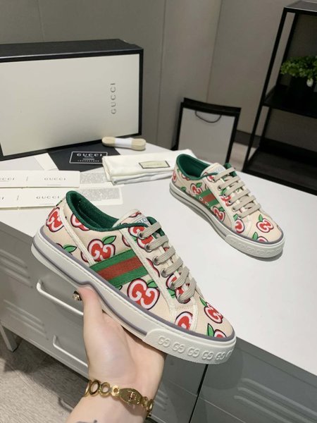Gucci Tennis series GG sneakers