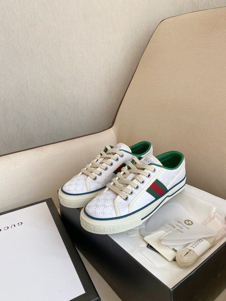 Gucci sports shoes