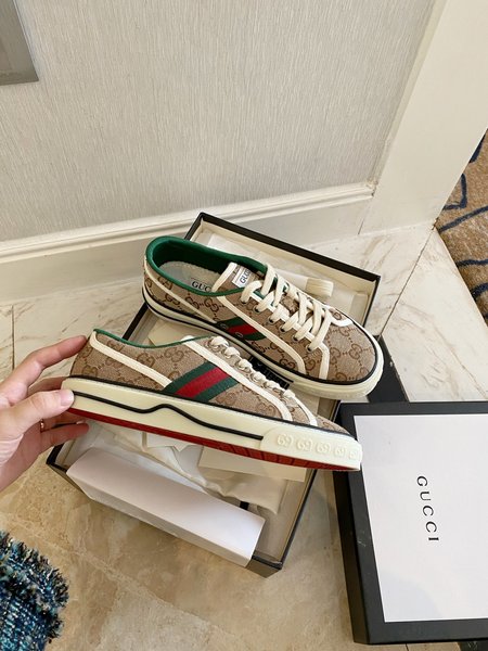 Gucci sports shoes