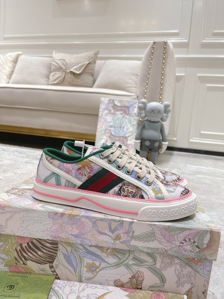 Gucci sports shoes