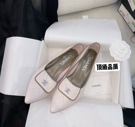 Chanel vintage buckle high heels