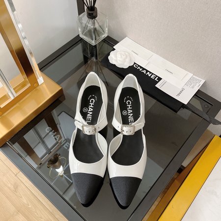 Chanel wrinkled patent leather sandals