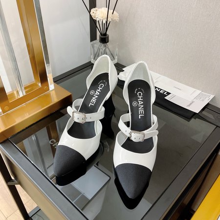 Chanel wrinkled patent leather sandals