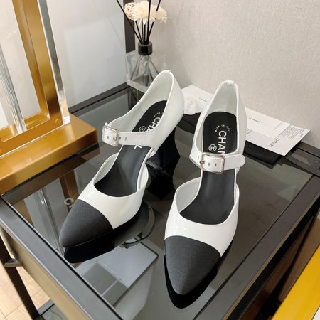 Chanel wrinkled patent leather sandals