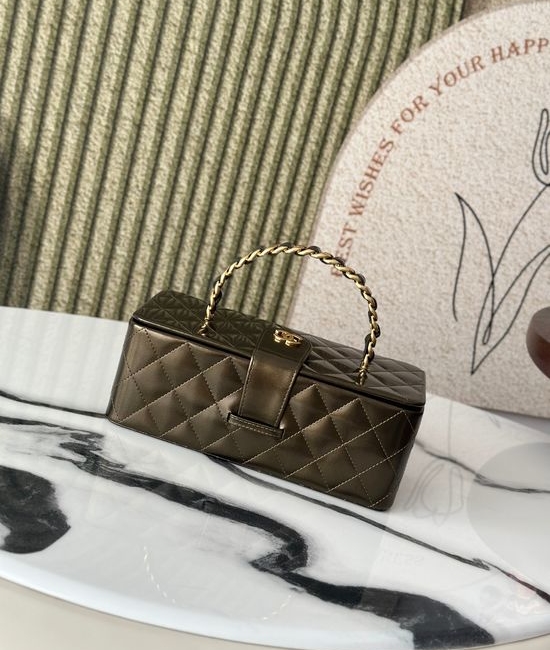 Chanel Vintage Cosmetic Bag Patent Leather Emerald 2226