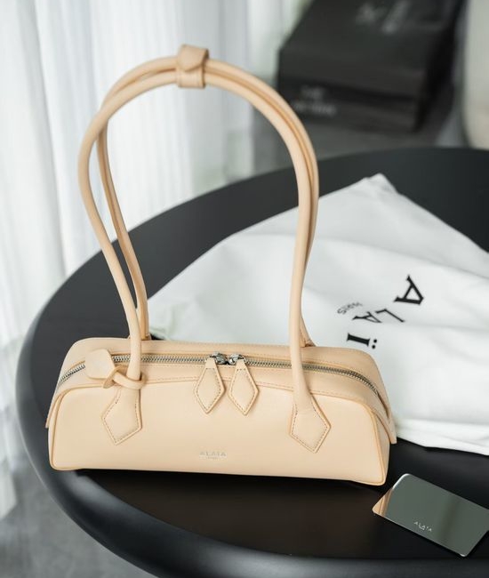Alaia Le Teckel Sleek Shoulder Bag E TEKE