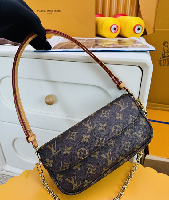 Louis Vuitton LV Wallet On Chain Ivy M81911