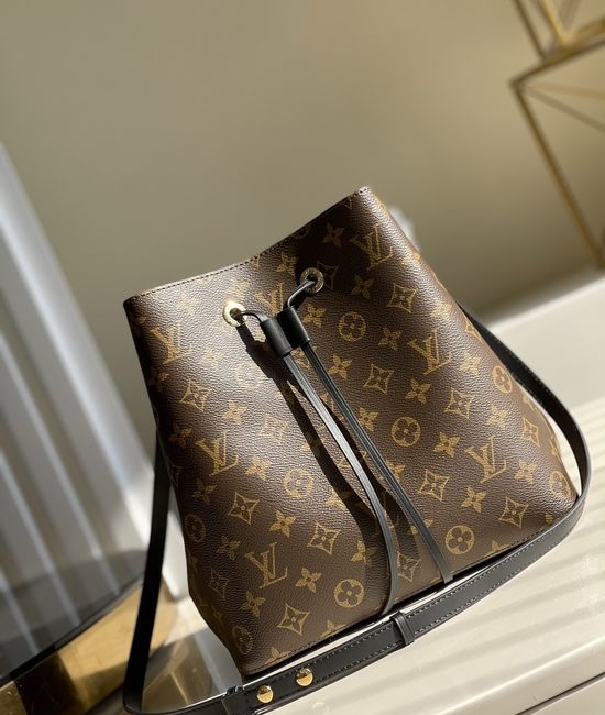 Louis Vuitton LV NeoNoe Bucket Bag M44020