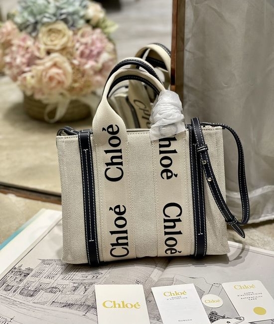Chloe Woody Tote with Attached Strap 17800