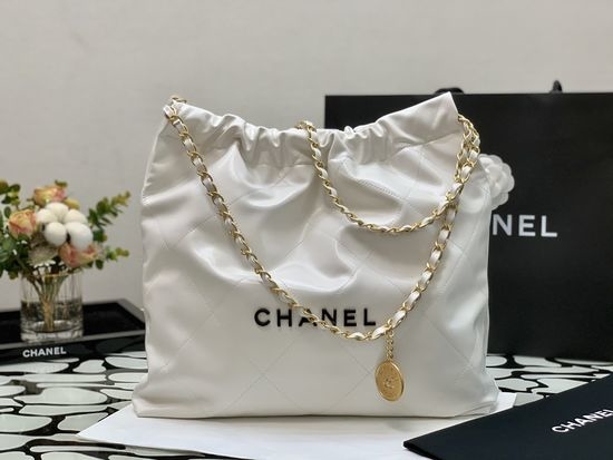 Chanel 22Bag Shiny Calfskin Handbag 3260