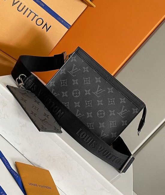 Louis Vuitton LV Gaston Wearable Wallet Monogram 81124