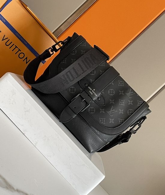 Louis Vuitton LV Saumur Messenger Bag M45911