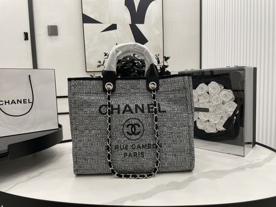 Chanel Beach Bag Large Capacity Canvas Tote 66941