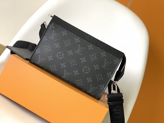 Louis Vuitton LV Alpha Wearable Wallet M81124