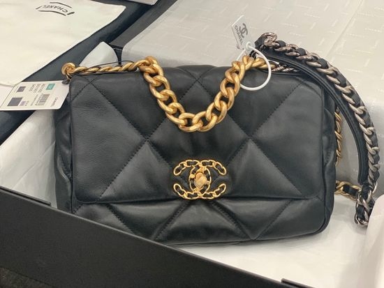 Chanel Classic 19Bag Lambskin Quilted Handbag AS1160