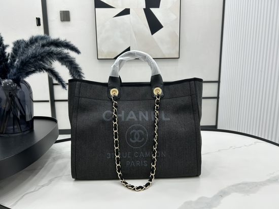 Chanel Functional Tote Bag Ideal for Travel and Daily Use 66941