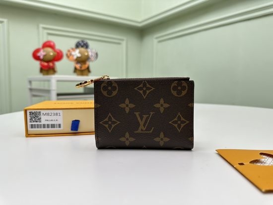 Louis Vuitton LV Portefeuille Lisa Compact Wallet M82381