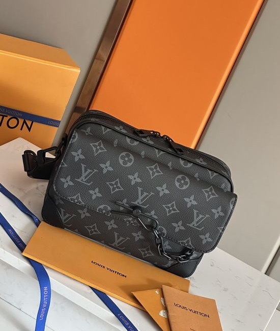 Louis Vuitton LV Steamer Monogram Eclipse Messenger Bag M46795