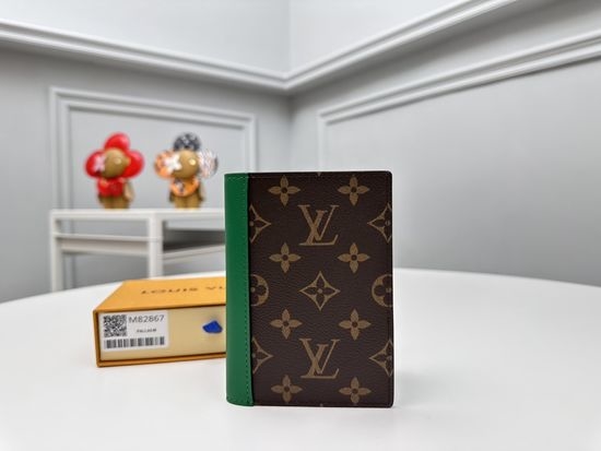 Louis Vuitton LV Passport Holder Monogram M82867