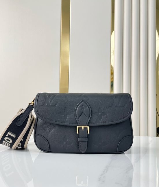 Louis Vuitton LV DIANE Leather Baguette Bag M46386
