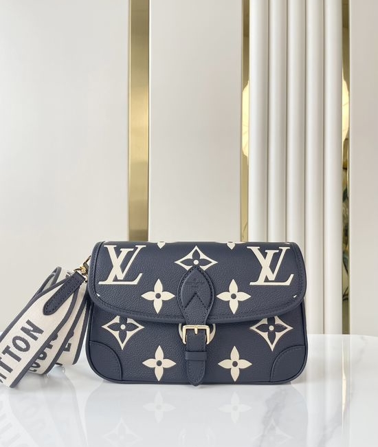 Louis Vuitton LV DIANE Leather Baguette Handbag M47161