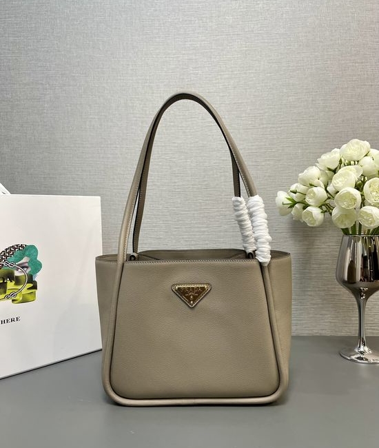 Prada Shoulder Bag Calfskin Large Capacity 1BG539