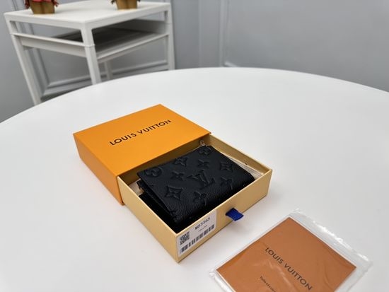 Louis Vuitton LV Lisa Wallet Embossed Leather M83365