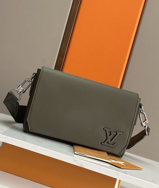 Louis Vuitton LV Takeoff Messenger Bag M25125