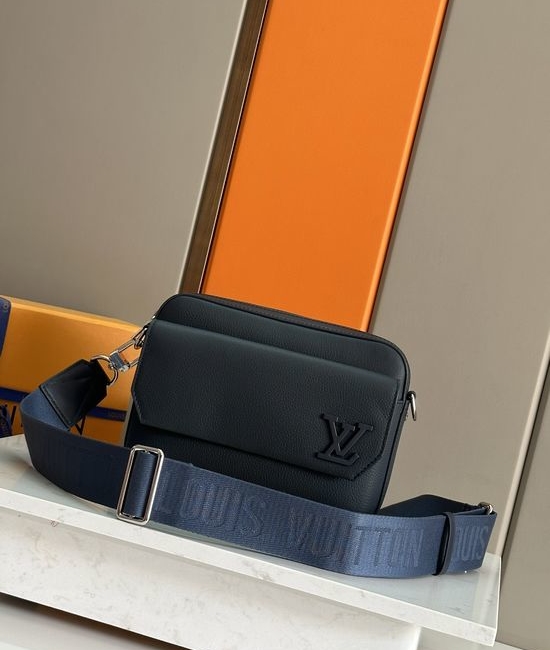 Louis Vuitton LV Fastline Leather Messenger Bag M22611