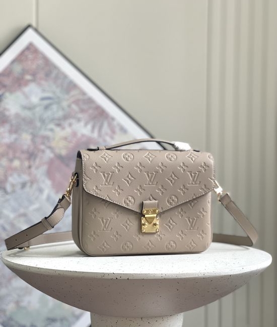 Louis Vuitton LV Pochette Metis Elegant Leather Bag M41487
