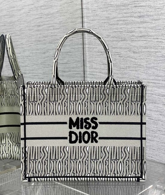 Christian Dior CD MissChristian Dior CD Tote Embroidered Large Capacity 8001