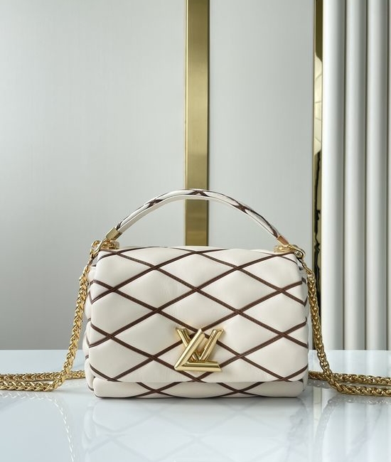 Louis Vuitton LV TWIST Leather Chain Crossbody Bag M25060