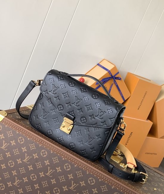 Louis Vuitton LV Pochette Metis Leather Handbag M47142