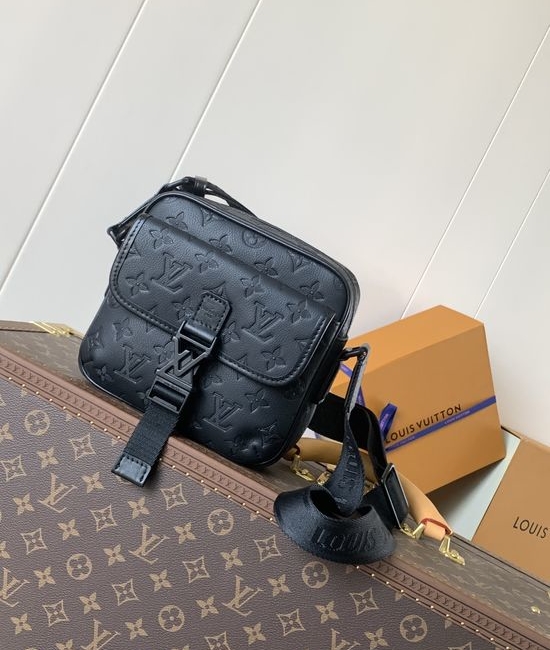 Louis Vuitton LV Getaway Embossed Leather Messenger Bag M12516