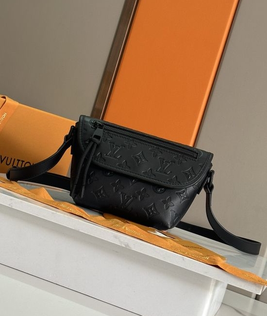 Louis Vuitton LV Pulse Mini Handbag M12636