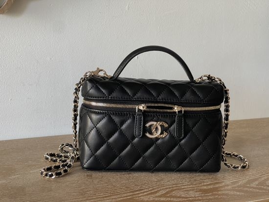 Chanel Vanity Case Lambskin Quilted Chain Bag 66013