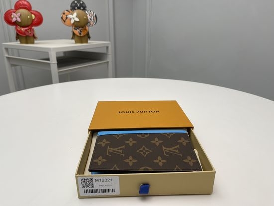 Louis Vuitton LV Leather Passport Holder M12821