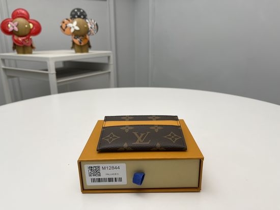 Louis Vuitton LV Monogram Card Holder M12844