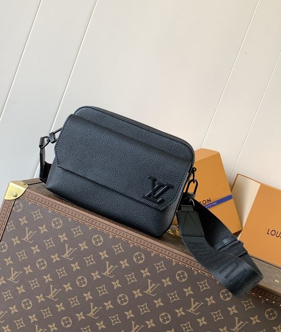 Louis Vuitton LV Fastline Messenger Bag M22482