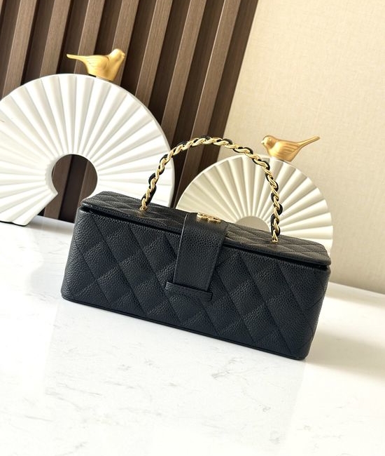 Chanel Vintage Pearl Gold Cosmetic Bag with Mirror 2226 Qiuke