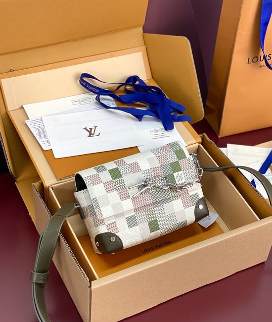 Louis Vuitton LV Steamer Chain Shoulder Bag M00108
