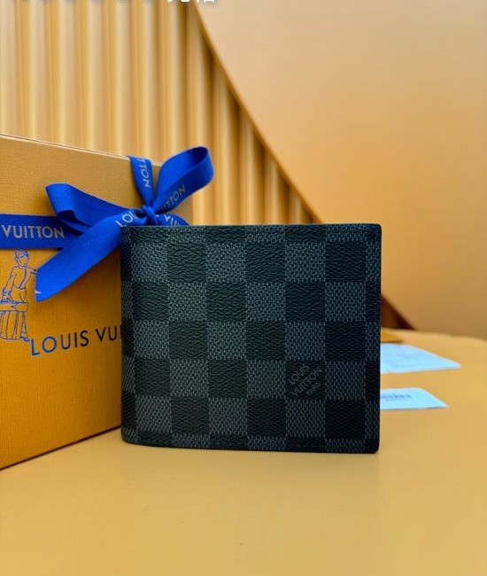 Louis Vuitton LV Amerigo Classic Damier Wallet N60053