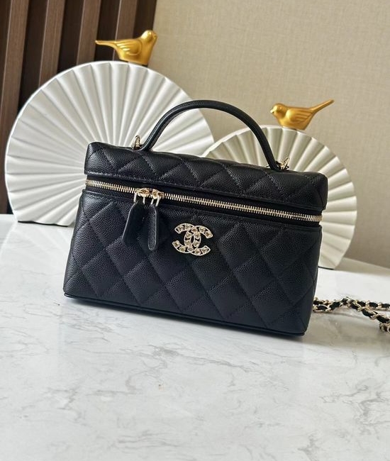 Chanel 25P Heart Logo Handle Box Bag 66034