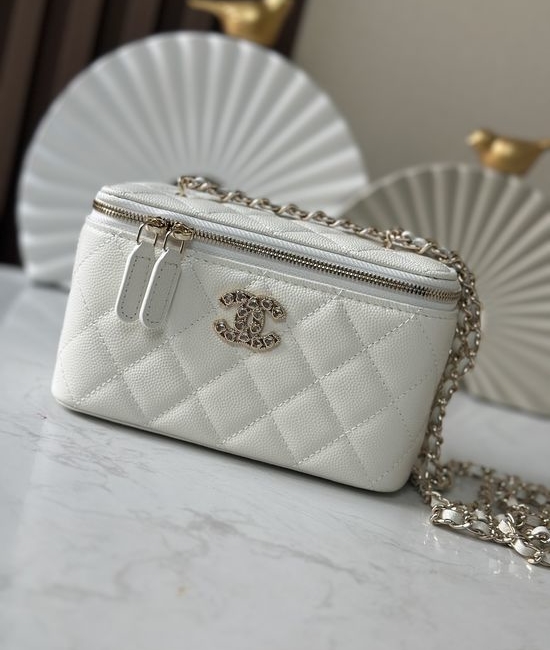 Chanel Heart Diamond Chain Cosmetic Pouch with Mirror 66033
