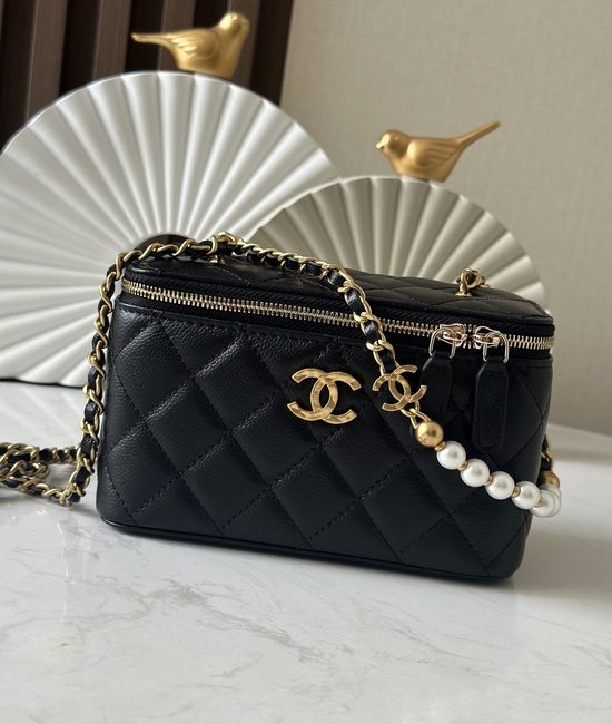 Chanel Pearl Chain Cosmetic Case 66045