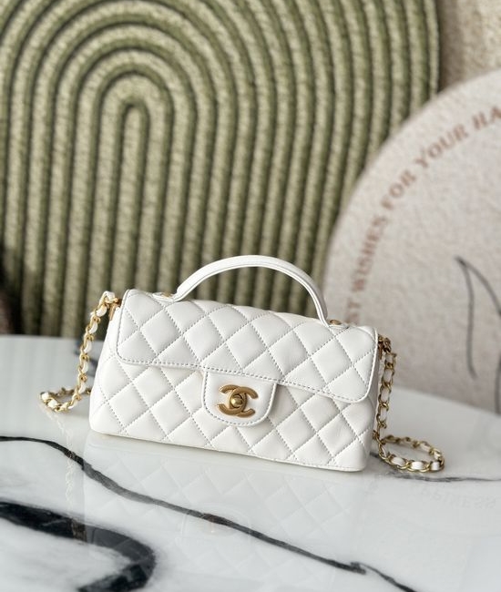 Chanel Kelly Bag Vintage Style with Four Bottom Nails 3344