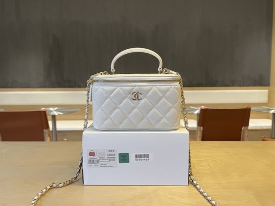 Chanel Classic Handheld Chain Case A68087
