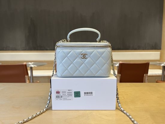 Chanel Classic Handheld Chain Case A68087