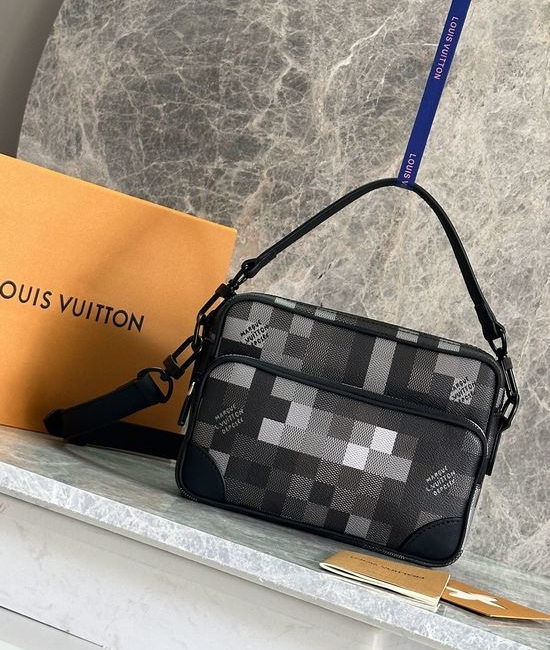 Louis Vuitton LV Nil Messenger Bag M14988