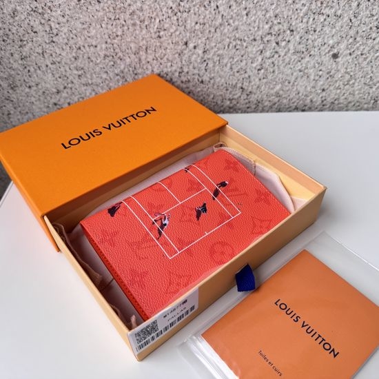 Louis Vuitton LV Passport Holder Unique Stadium Design M14877
